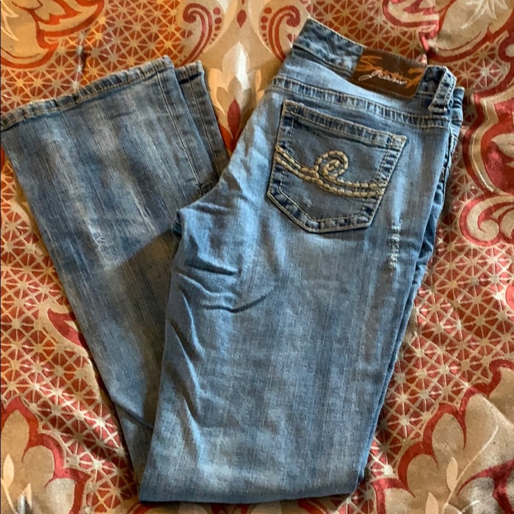 Seven7 Jeans.